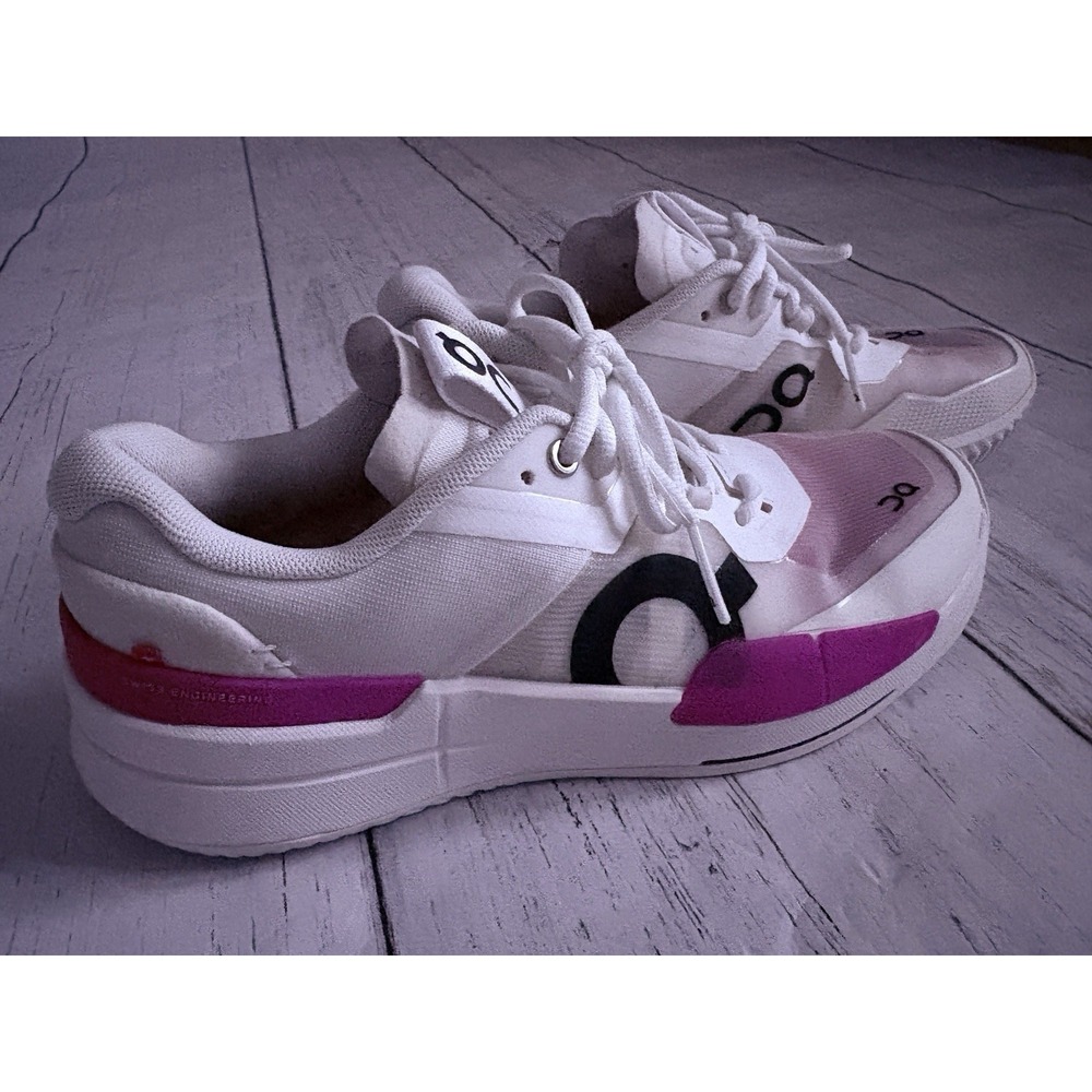 ON The Roger Pro 2 White Pink Woman's Clay Court On Cloud Shoes Sz 10
